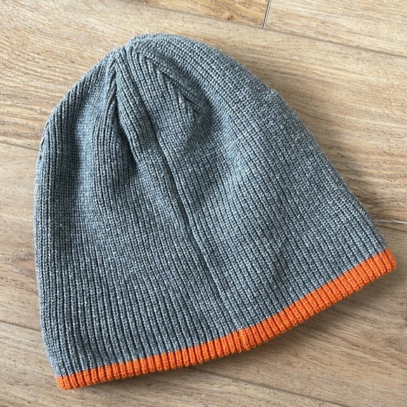 Unisex Nobis reversible beanie in Grey/Orange - Picture 3 of 4